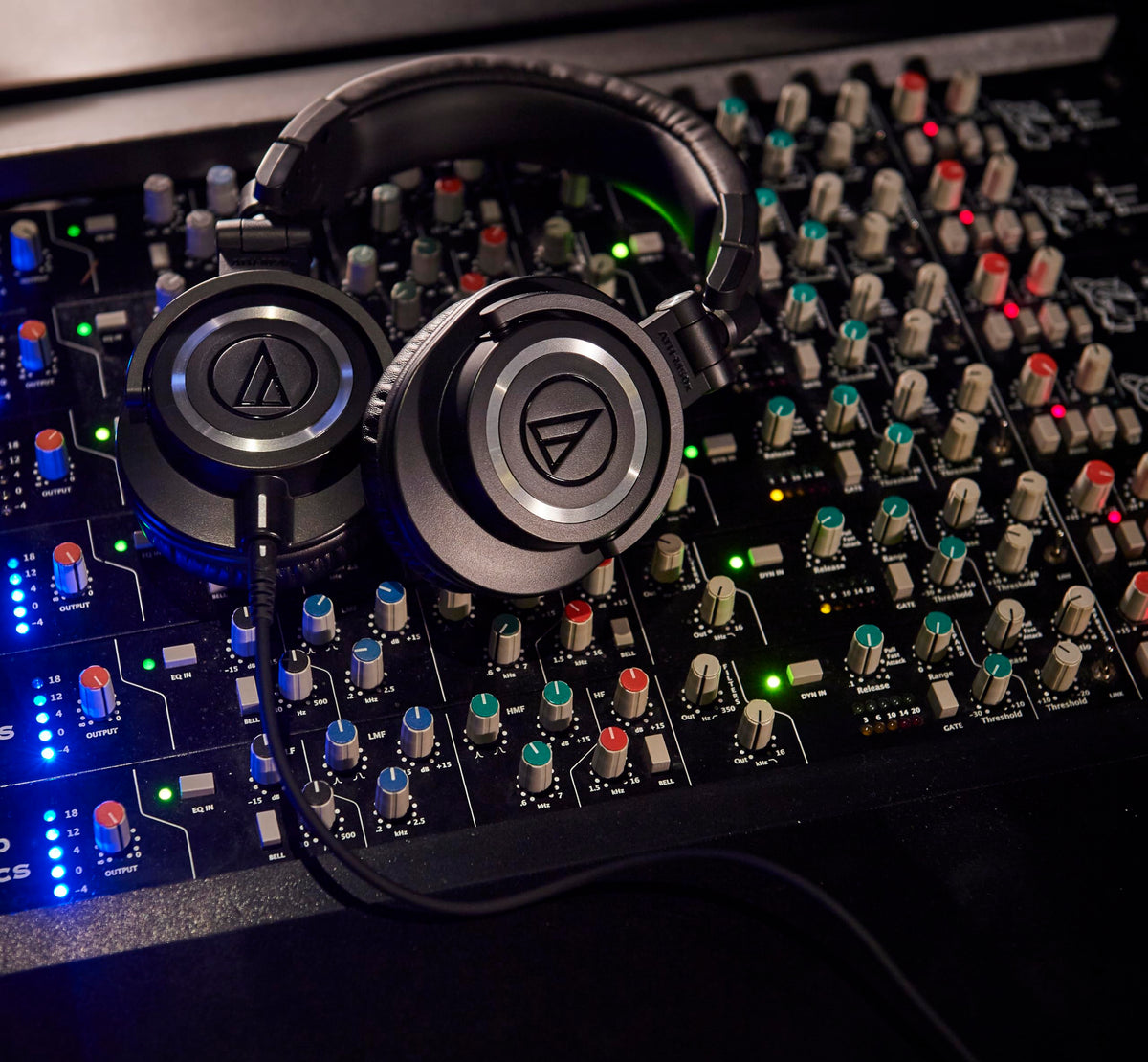 AUDIO-TECHNICA ATH-M50X Professional Studio Monitor Headphones